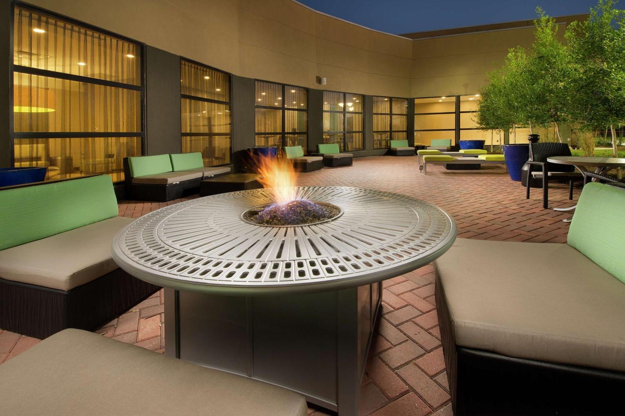 Hilton Garden Inn College Station Exteriör bild